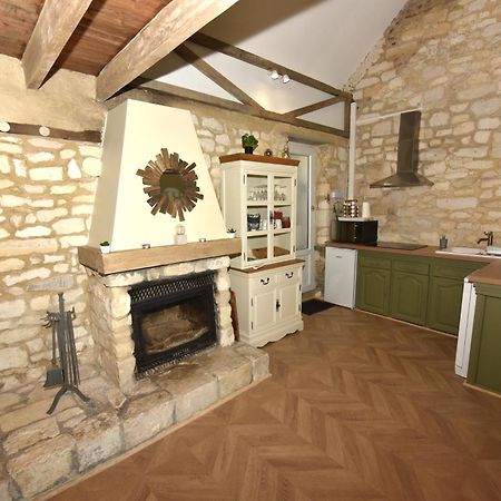 Maisonnette Du Bonheur - Vue Campagne - Baignoire Balneo 32 Jets - Lits Queen Size Vadencourt  Exterior foto