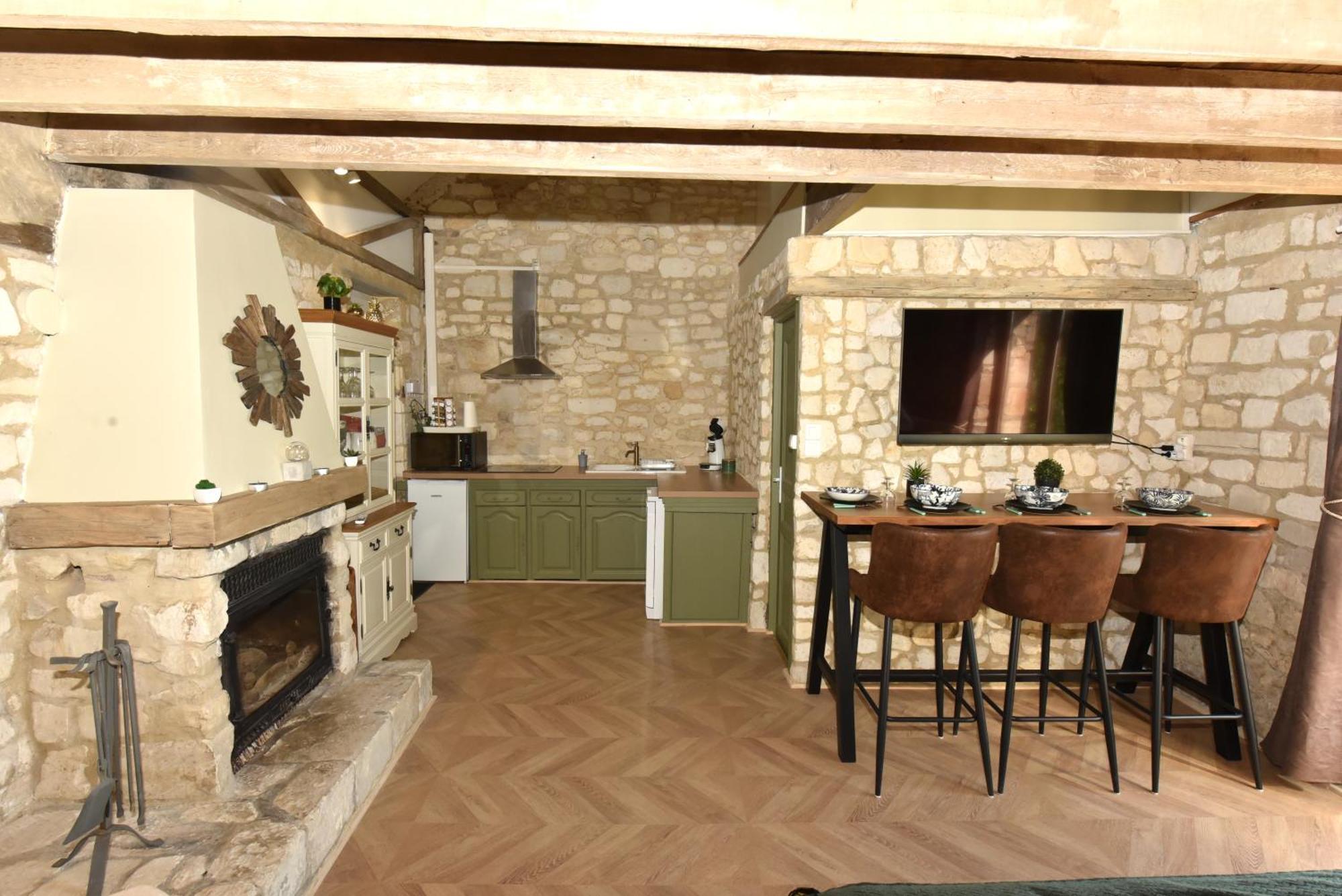 Maisonnette Du Bonheur - Vue Campagne - Baignoire Balneo 32 Jets - Lits Queen Size Vadencourt  Exterior foto