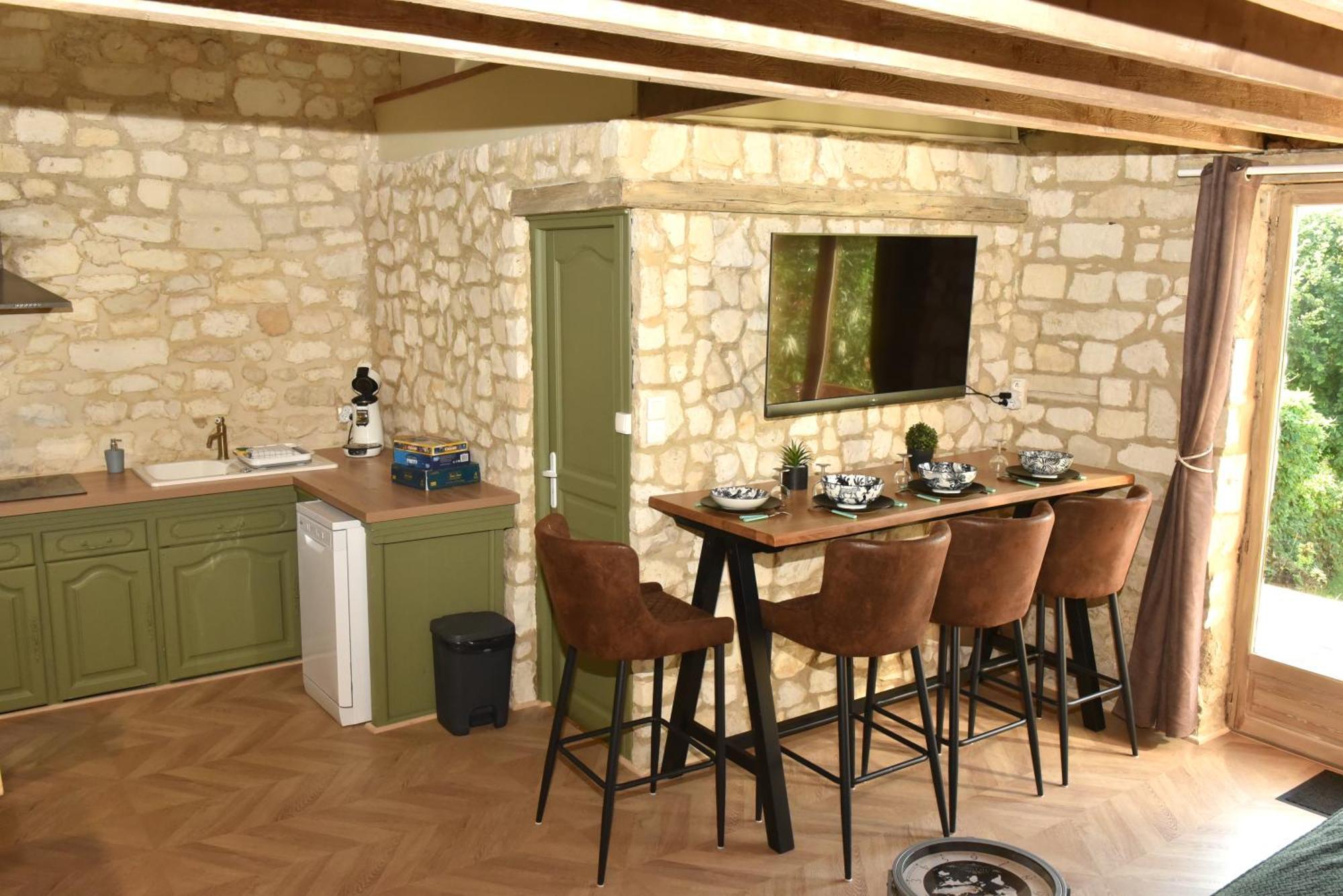 Maisonnette Du Bonheur - Vue Campagne - Baignoire Balneo 32 Jets - Lits Queen Size Vadencourt  Exterior foto